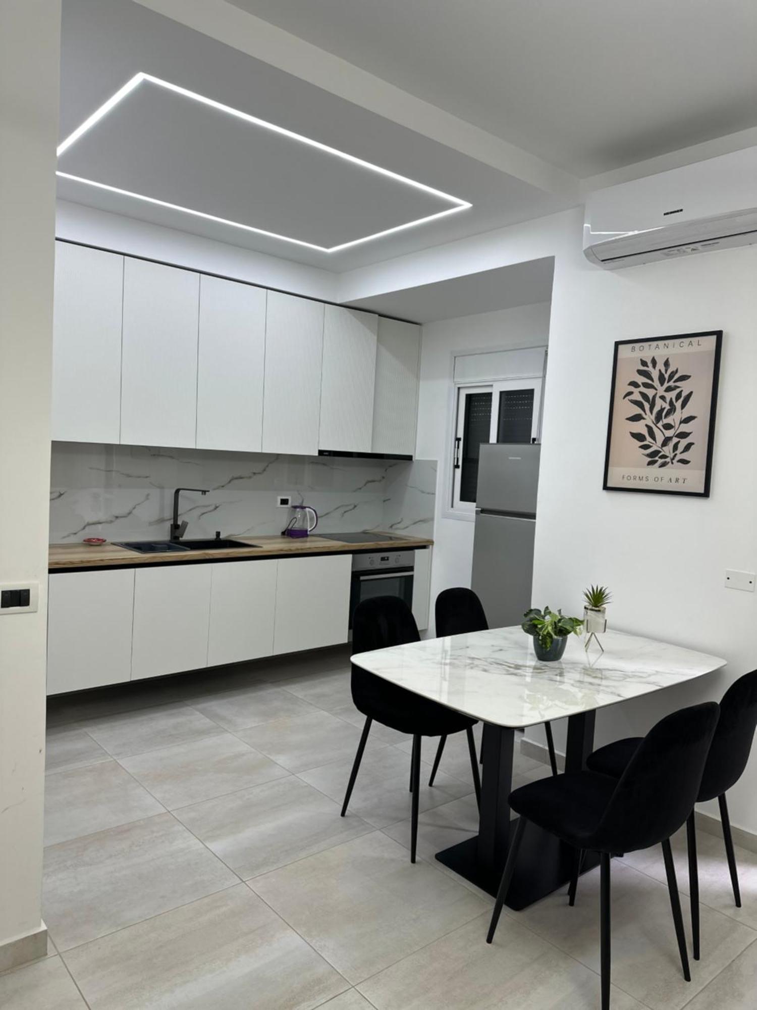 Lungomare Luxury Sea View Apartaments Vlore Exterior photo